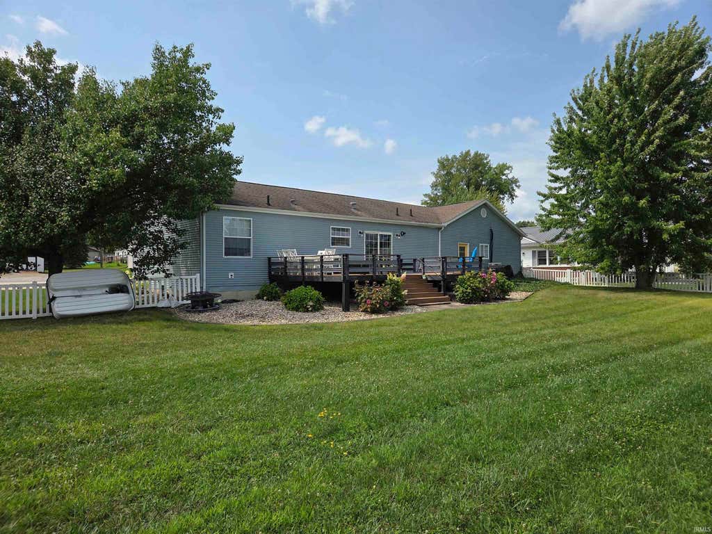 Photo of 9828 N Lincoln Rd Rd #PIER 418-564/565/566, Syracuse, IN 46567 (MLS # 202635223)