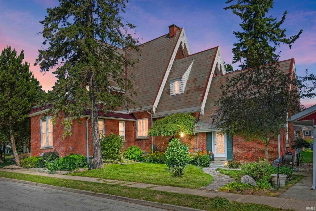 Photo of 513 S Wayne Street, Angola, IN 46703 (MLS # 202623665)