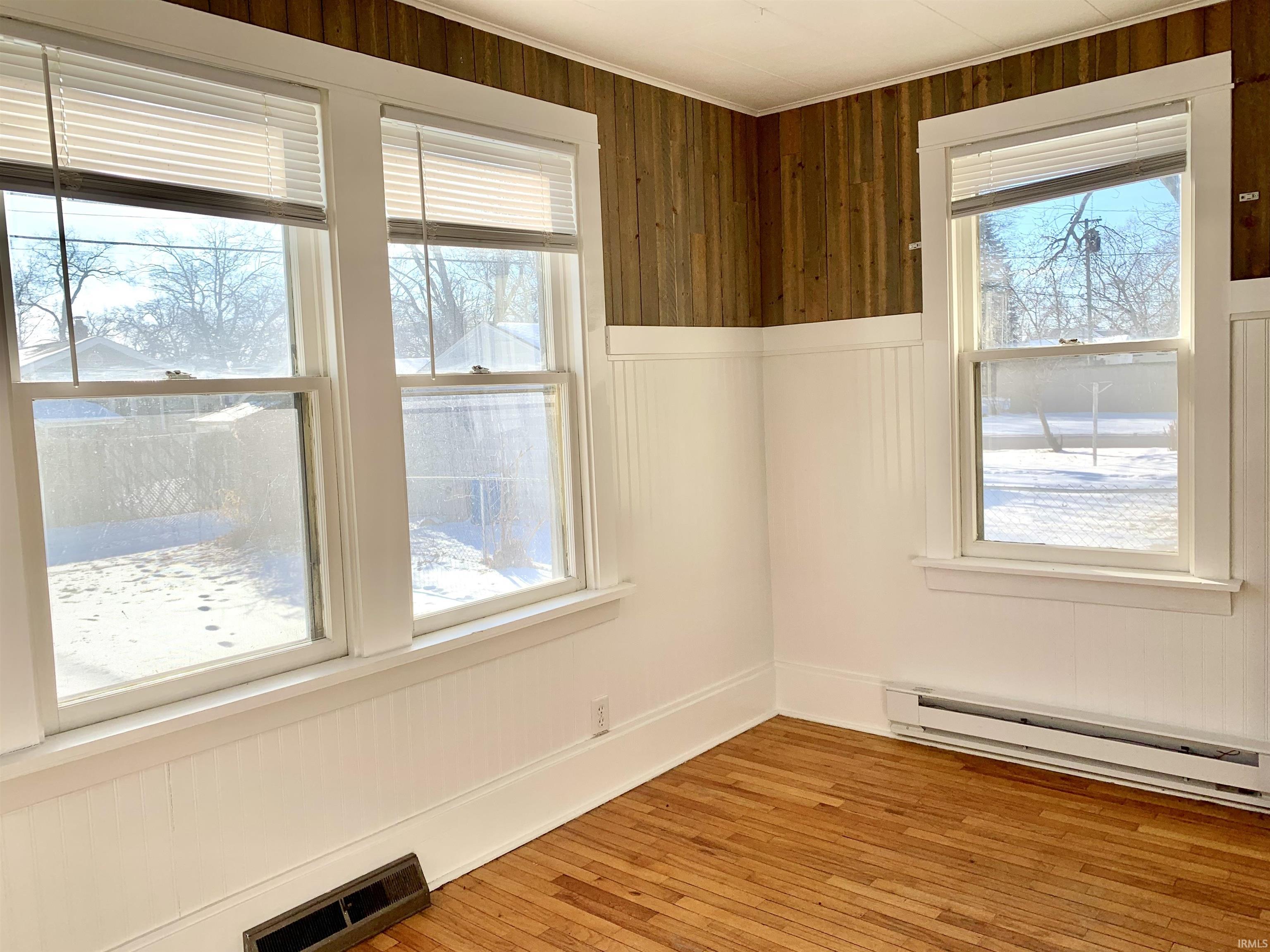 Mishawaka, Indiana 46545, United States, 3 Bedrooms Bedrooms, ,1 BathroomBathrooms,Residential,Active,3517