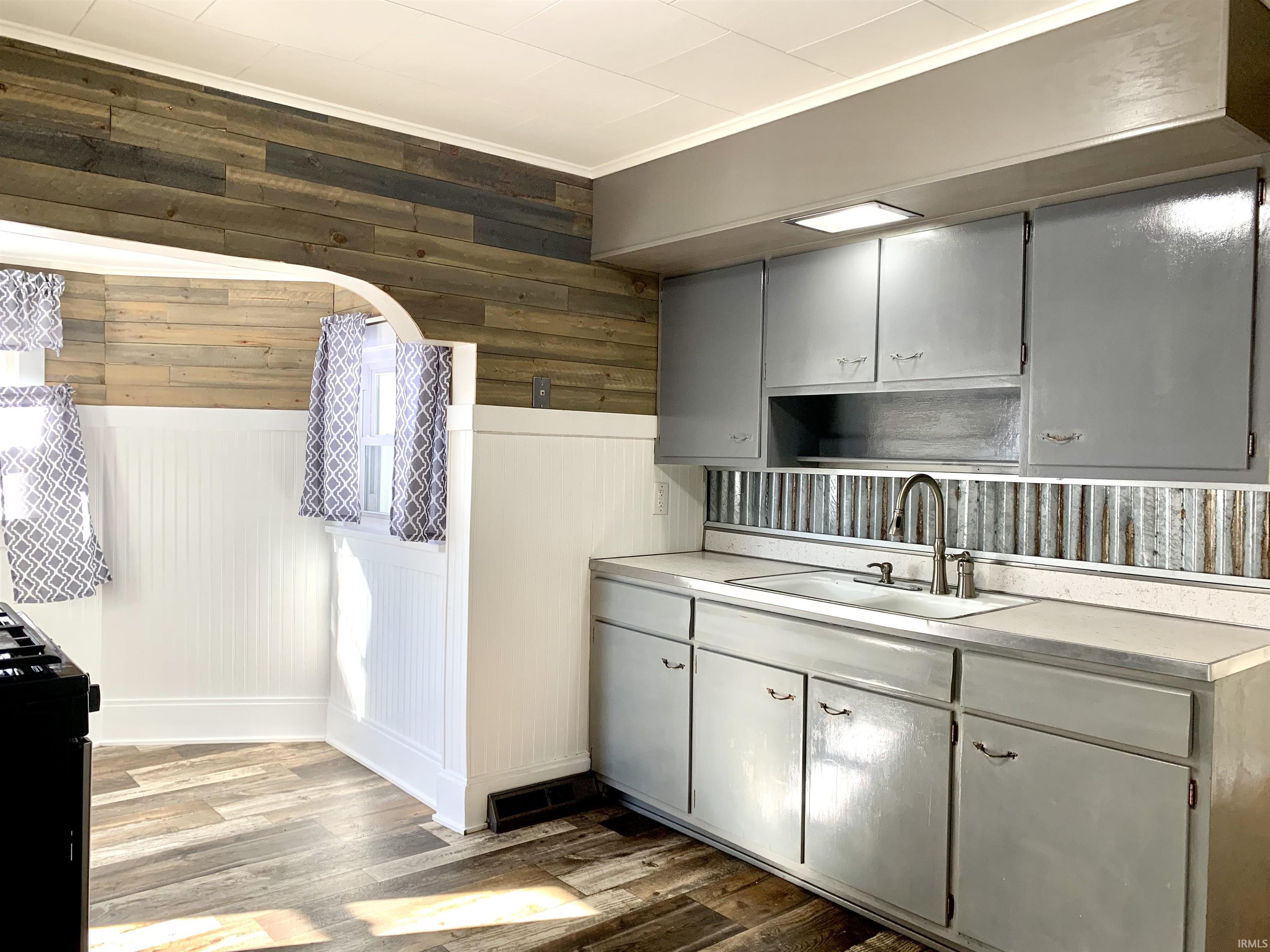 Mishawaka, Indiana 46545, United States, 3 Bedrooms Bedrooms, ,1 BathroomBathrooms,Residential,Active,3517