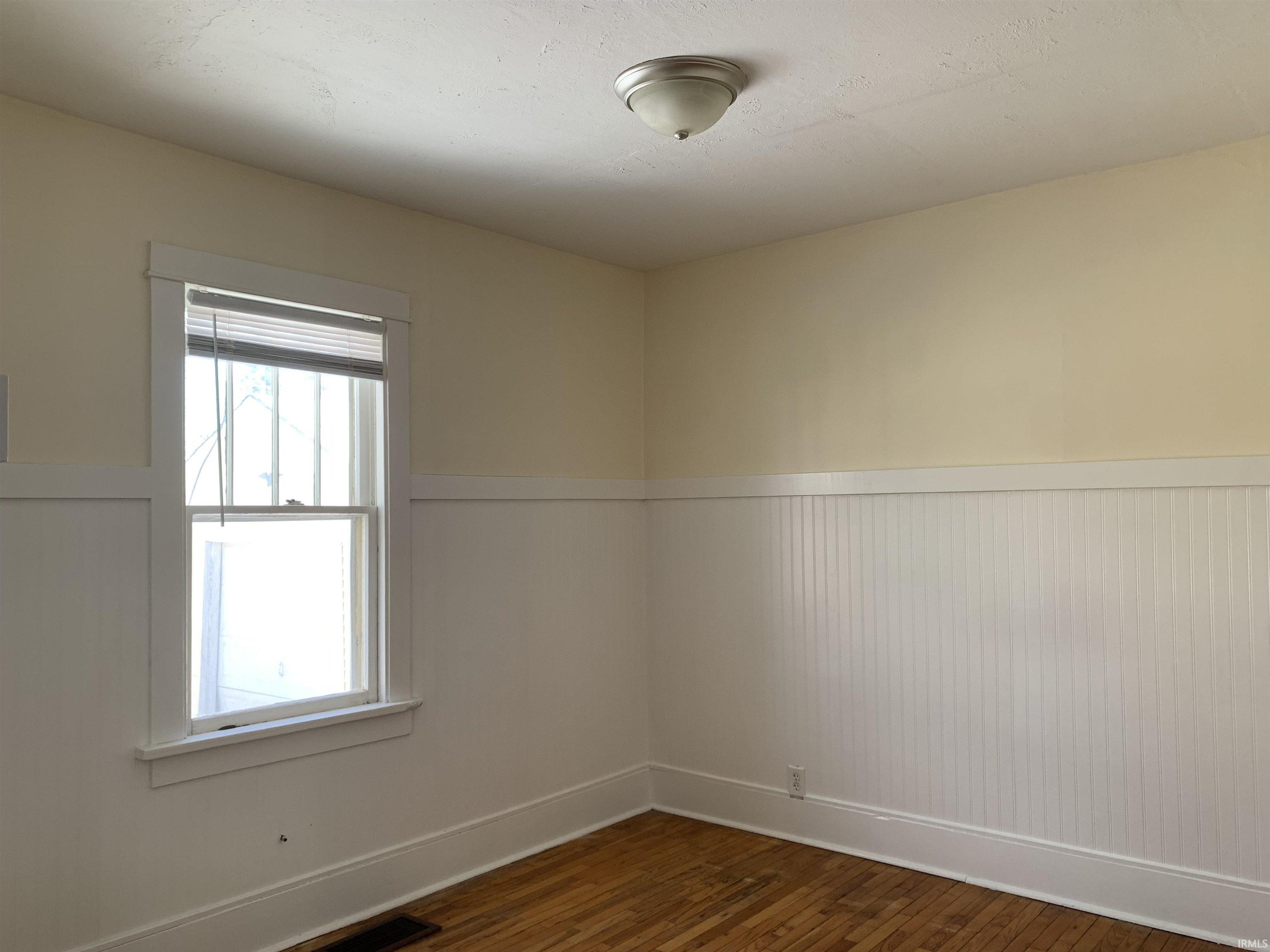 Mishawaka, Indiana 46545, United States, 3 Bedrooms Bedrooms, ,1 BathroomBathrooms,Residential,Active,3517