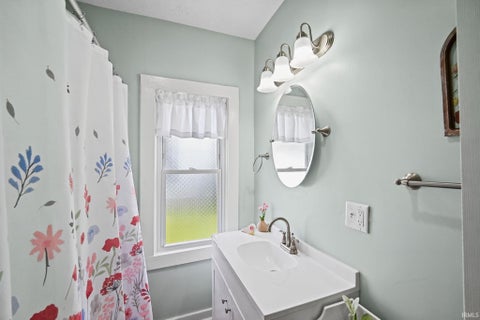 Tiny photo for 402 E 3rd Street, Brookston, IN 47923 (MLS # 202644433)