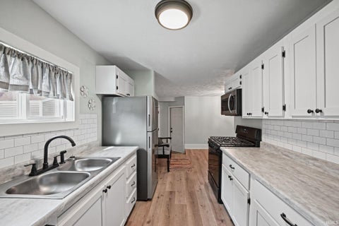 Tiny photo for 402 E 3rd Street, Brookston, IN 47923 (MLS # 202644433)