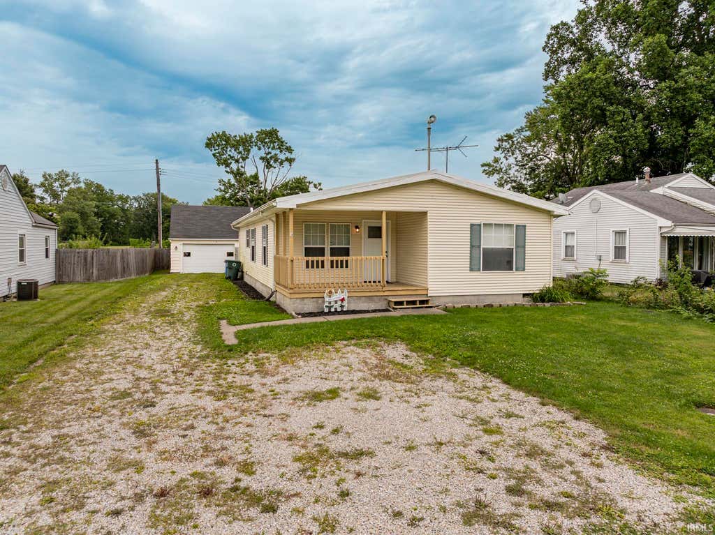 Photo of 1602 S Biltmore Avenue, Muncie, IN 47302 (MLS # 202632307)