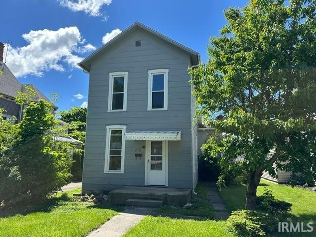 Photo of 212 E Washington Street, Bluffton, IN 46714 (MLS # 202618668)