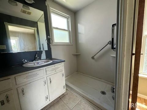 Tiny photo for 212 E Washington Street, Bluffton, IN 46714 (MLS # 202618668)