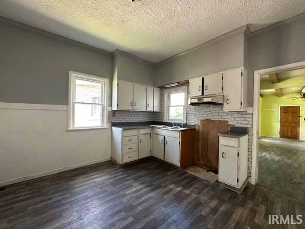 Photo of 212 E Washington Street, Bluffton, IN 46714 (MLS # 202618668)