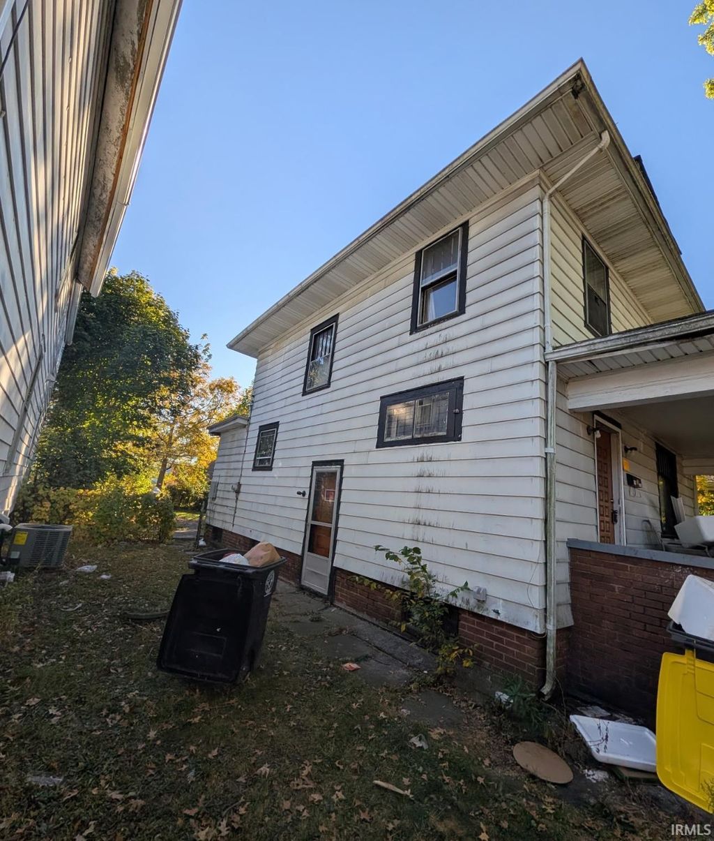 Photo of 2909 Bowser Avenue, Fort Wayne, IN 46806 (MLS # 202542947)