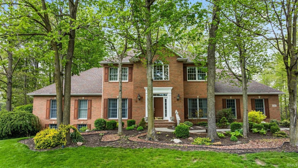 Photo of 2705 Baywood Trail, Fort Wayne, IN 46845 (MLS # 202616837)