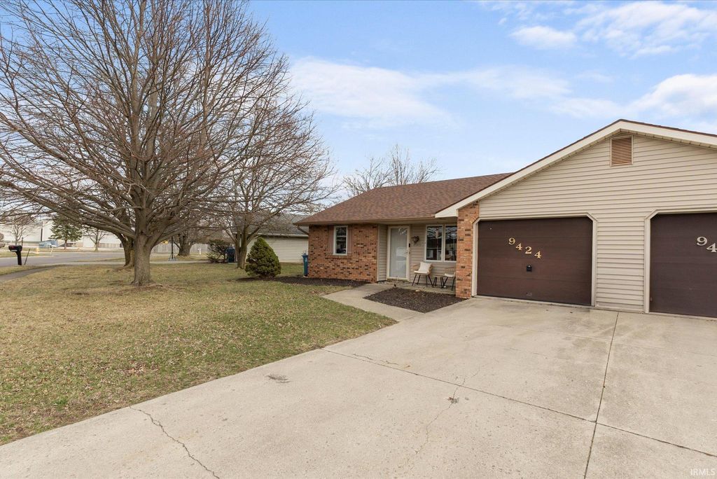 Photo of 9424 Vista Park Drive, New Haven, IN 46774 (MLS # 202607414)