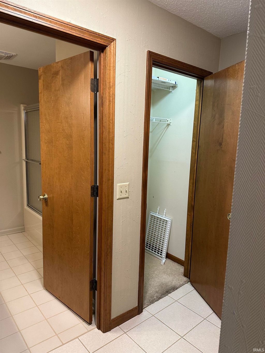 Photo of 5717 Bayside Drive, Fort Wayne, IN 46815 (MLS # 202601852)