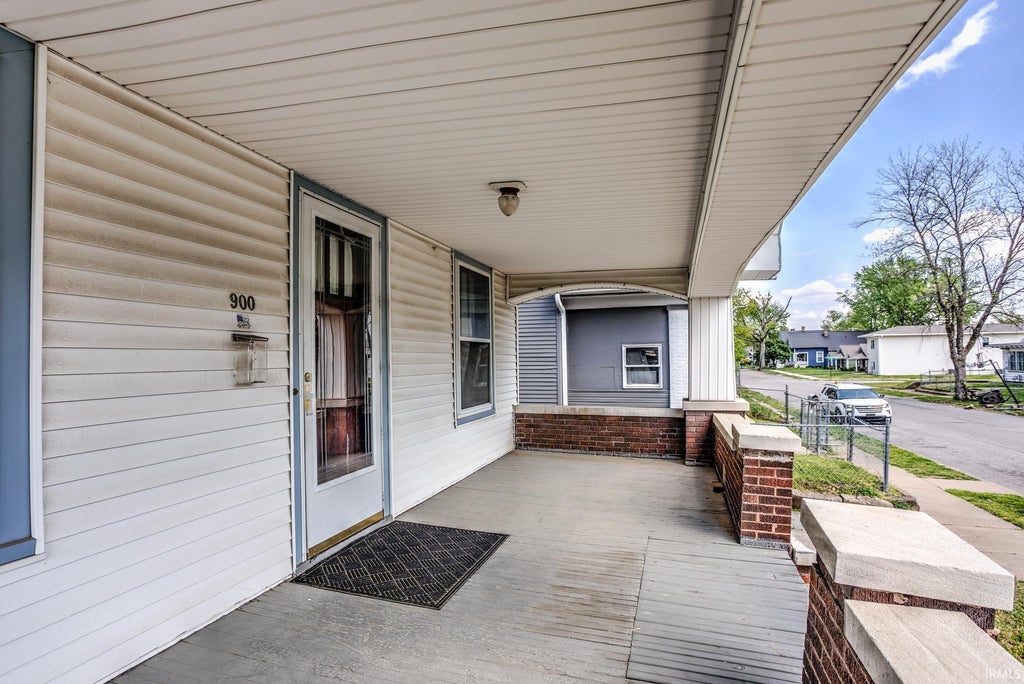 Photo of 900 E Blackford Avenue, Evansville, IN 47713 (MLS # 202644554)
