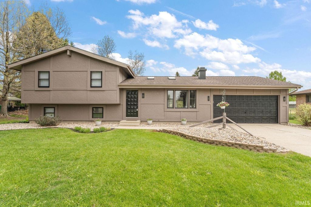Photo of 55944 Buckeye Road, Mishawaka, IN 46545 (MLS # 202618715)