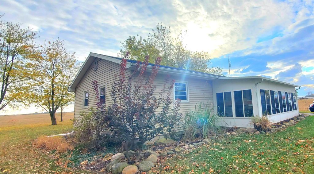 Photo of 8618 Hoagland Road, Hoagland, IN 46745 (MLS # 202544564)