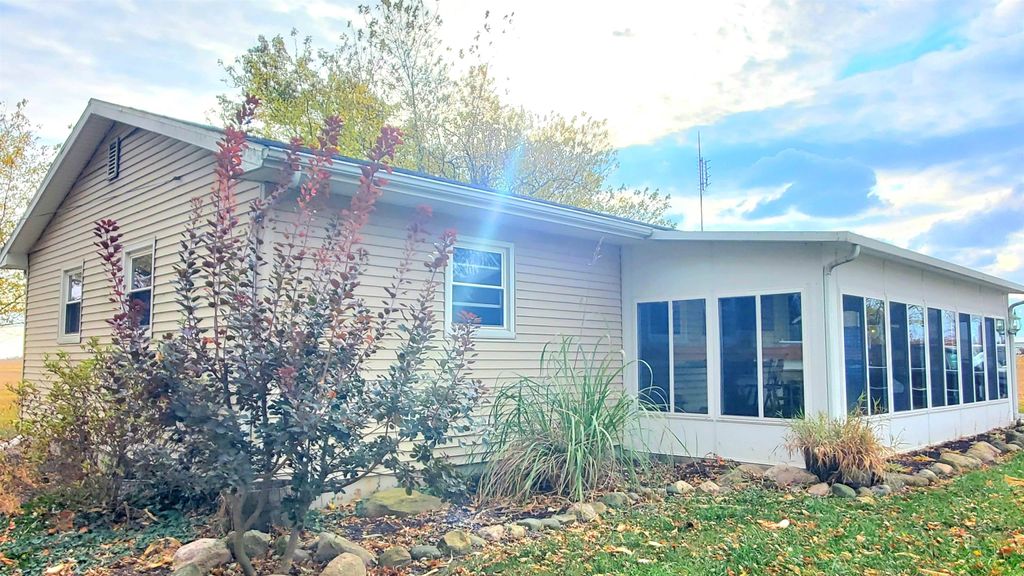 Photo of 8618 Hoagland Road, Hoagland, IN 46745 (MLS # 202544564)