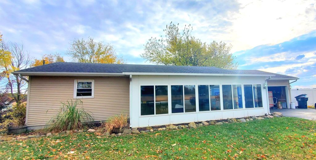 Photo of 8618 Hoagland Road, Hoagland, IN 46745 (MLS # 202544564)
