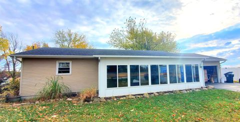 Photo of 8618 Hoagland Road, Hoagland, IN 46745 (MLS # 202544564)
