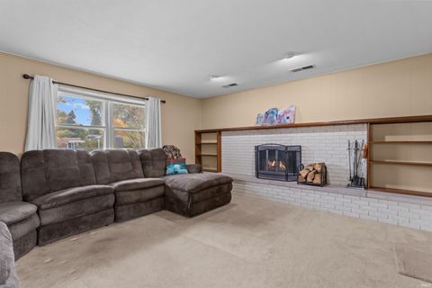 Tiny photo for 1316 Meadowbrook Drive, Kokomo, IN 46902 (MLS # 202543108)