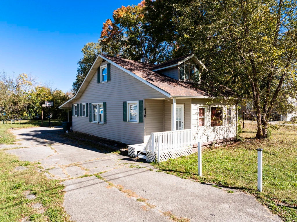Photo of 418 E Streeter Avenue, Muncie, IN 47303 (MLS # 202643328)