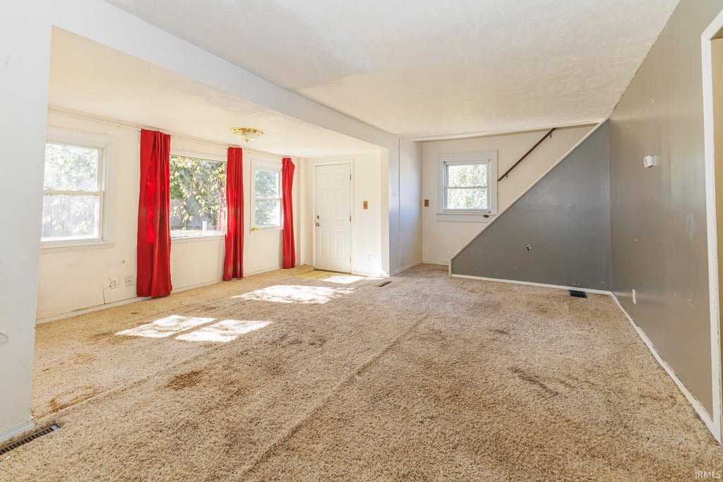 Photo of 418 E Streeter Avenue, Muncie, IN 47303 (MLS # 202643328)
