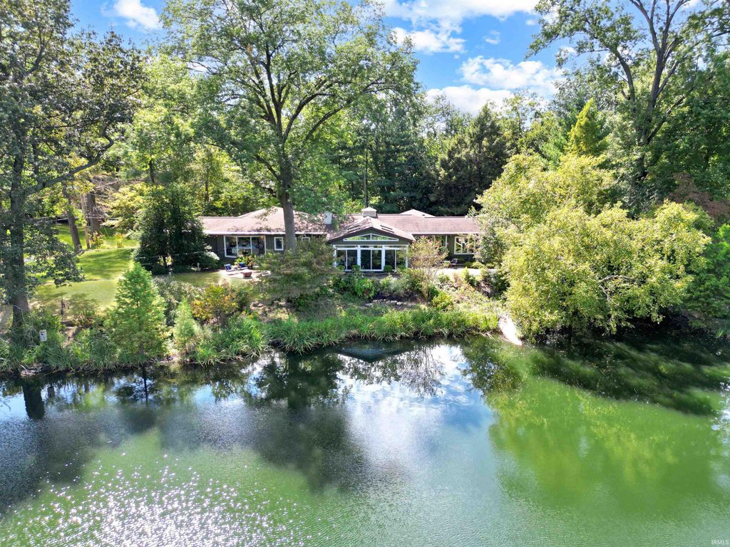 Photo of 3307 Stringtown Road, Evansville, IN 47711 (MLS # 202535918)