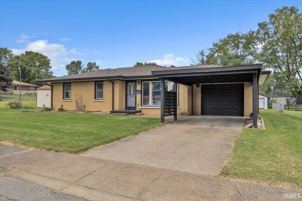 Photo of 823 E Sherman Street, Mount Vernon, IN 47620 (MLS # 202637328)