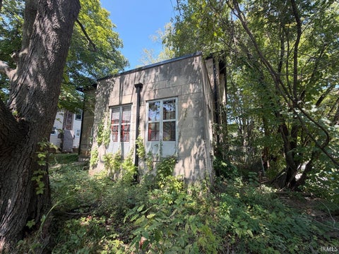 Tiny photo for 501 16th Street, Bedford, IN 47421 (MLS # 202638786)