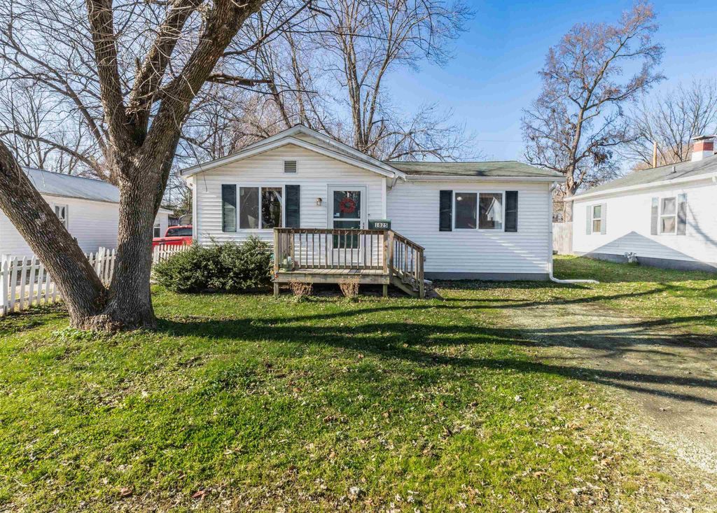 Photo of 1825 S Bosse Avenue, Evansville, IN 47712 (MLS # 202548688)