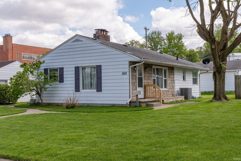 Photo of 1922 E Fox Street, South Bend, IN 46613 (MLS # 202616339)