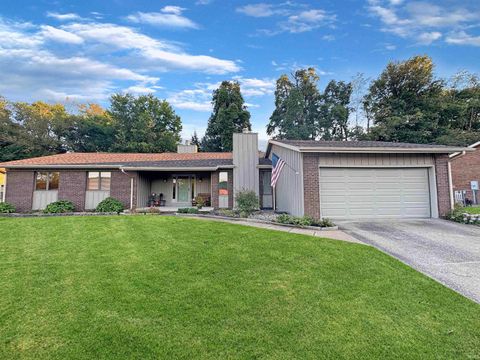 Photo of 7711 Woodland Drive, Newburgh, IN 47630 (MLS # 202538134)