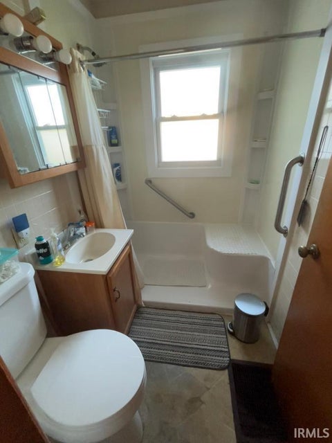 Tiny photo for 1233 Wabash Avenue, Rochester, IN 46975 (MLS # 202640399)