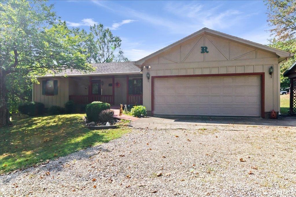 Photo of 1094 E TAFTOWN Road, Princeton, IN 47670 (MLS # 202535945)