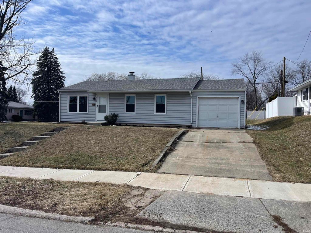 Photo of 5205 Riviera Drive, Fort Wayne, IN 46825 (MLS # 202606143)