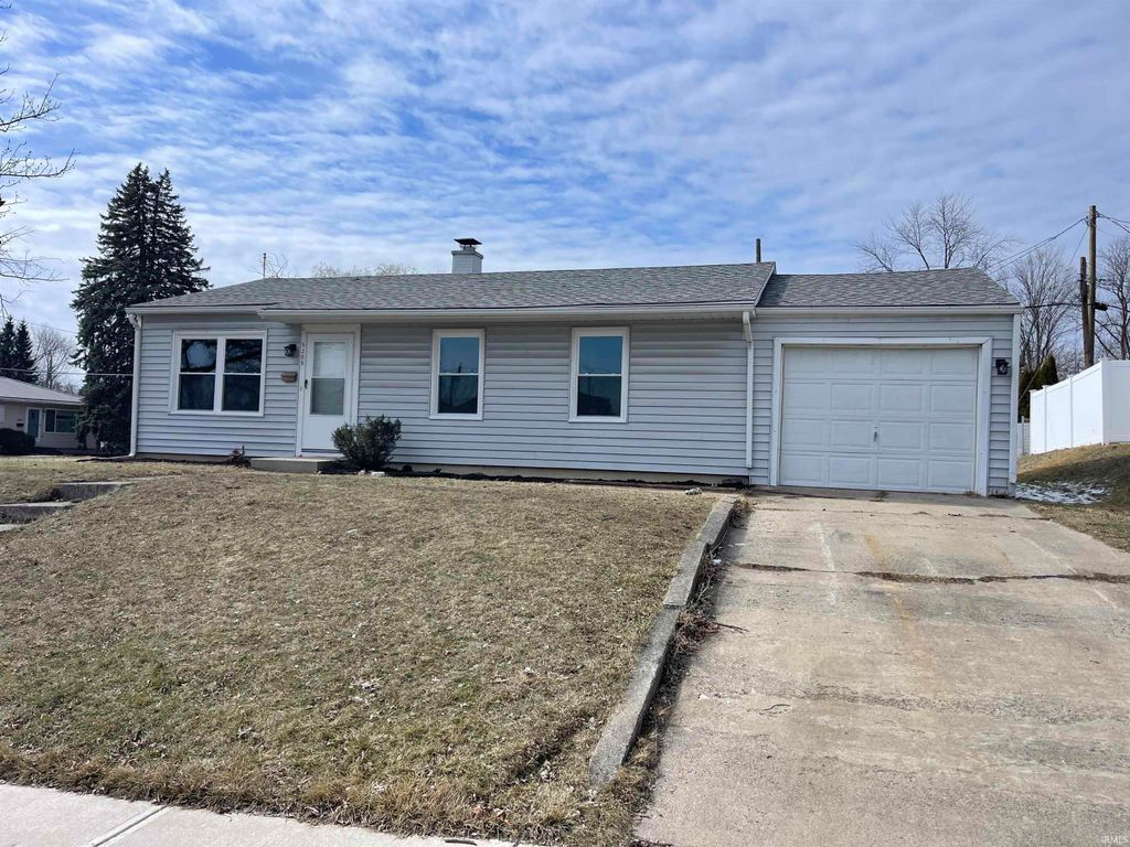 Photo of 5205 Riviera Drive, Fort Wayne, IN 46825 (MLS # 202606143)