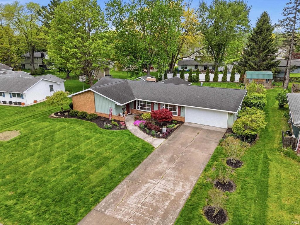 Photo of 119 Zona Drive, Auburn, IN 46706 (MLS # 202615449)