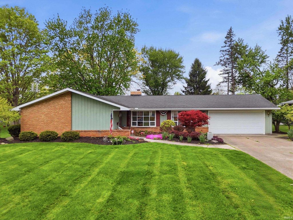 Photo of 119 Zona Drive, Auburn, IN 46706 (MLS # 202615449)