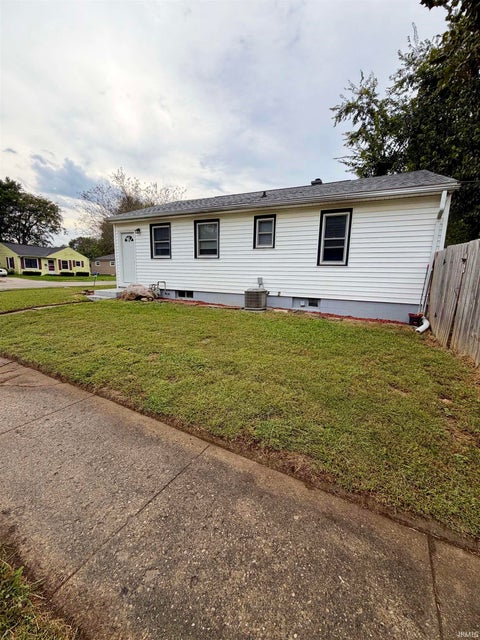 Tiny photo for 44 Vernon Lane, Lafayette, IN 47905 (MLS # 202641250)
