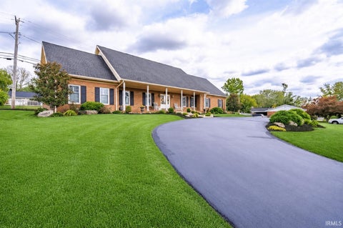 Tiny photo for 1500 Washington Avenue, Boonville, IN 47601 (MLS # 202633833)