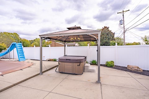 Tiny photo for 1500 Washington Avenue, Boonville, IN 47601 (MLS # 202633833)