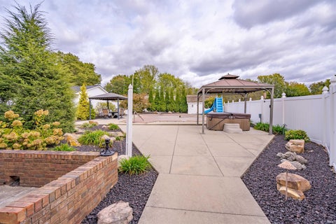 Tiny photo for 1500 Washington Avenue, Boonville, IN 47601 (MLS # 202633833)