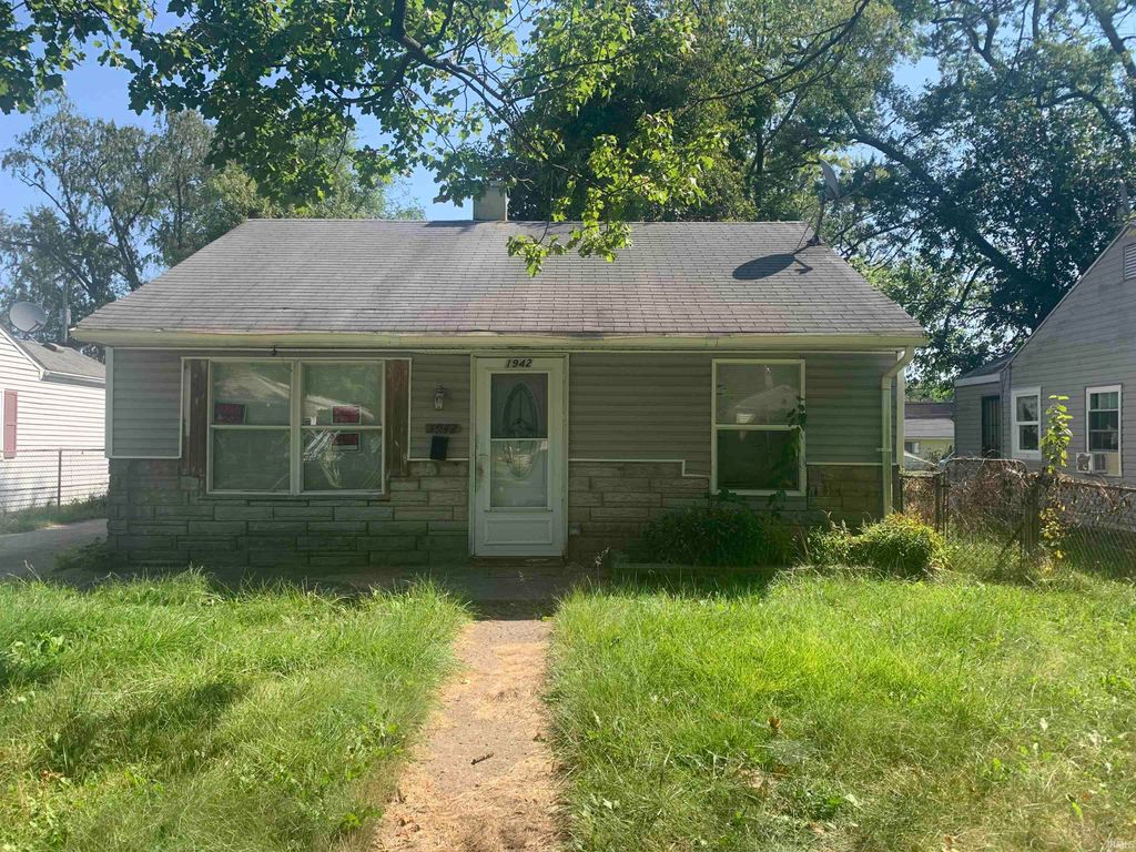 Photo of 1942 N Johnson Street, South Bend, IN 46628 (MLS # 202539407)