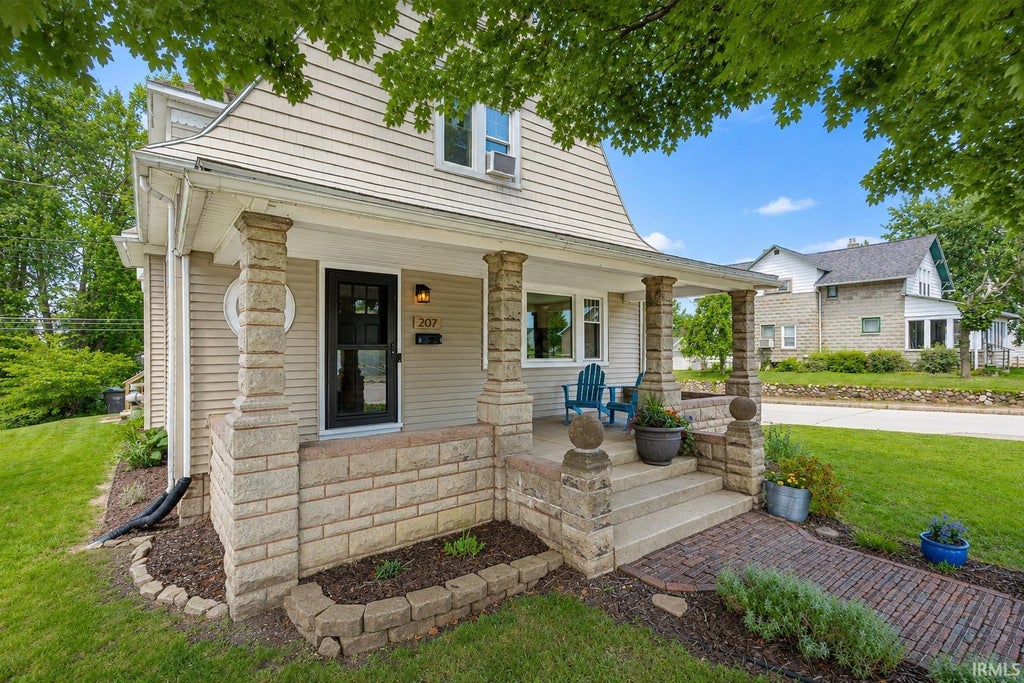 Photo of 207 7th Street, Winona Lake, IN 46590 (MLS # 202631937)