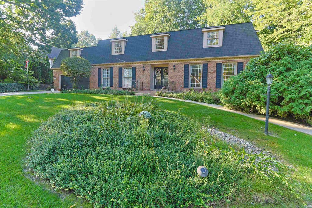 Photo of 17022 Woodshire Court, Granger, IN 46530 (MLS # 202634932)