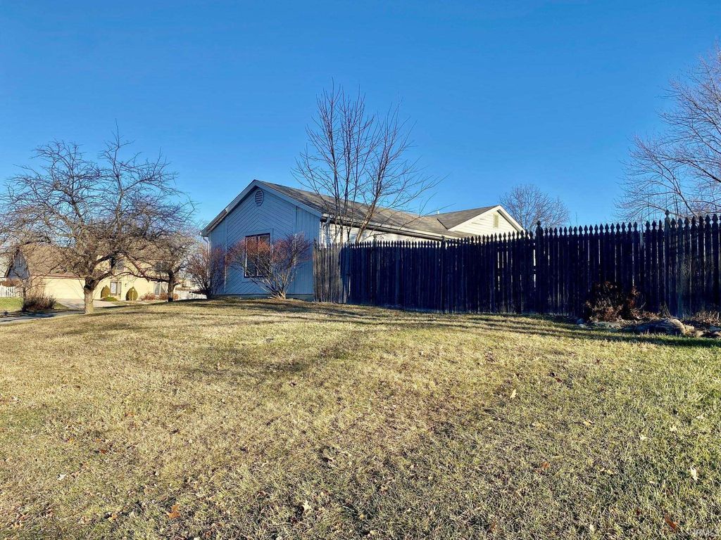 Photo of 2907 Copper Hill Run, Fort Wayne, IN 46804 (MLS # 202549443)