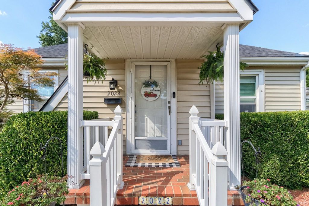 Photo of 2022 E Franklin Street, Evansville, IN 47711 (MLS # 202601182)