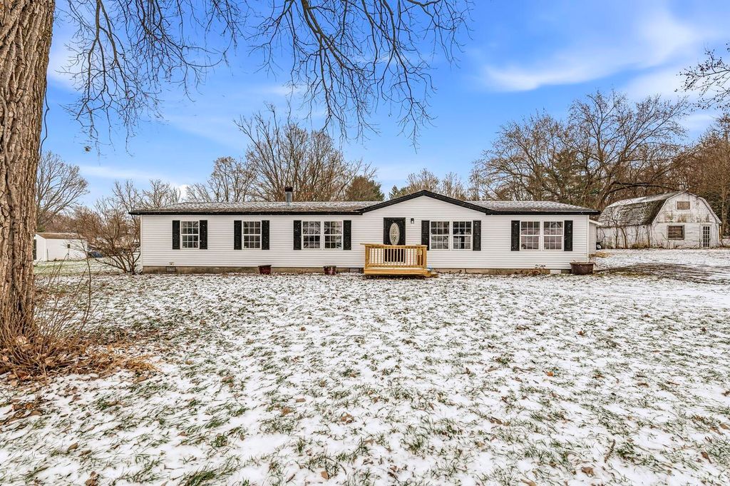 Photo of 1628 S Spring Street, Mishawaka, IN 46544 (MLS # 202549594)