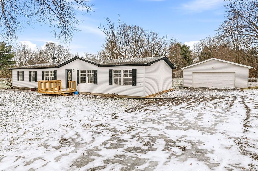 Photo of 1628 S Spring Street, Mishawaka, IN 46544 (MLS # 202549594)