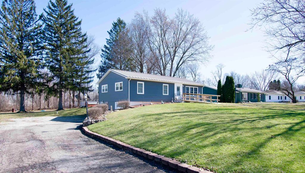 Photo of 522 N Meadow Lane, Kendallville, IN 46755 (MLS # 202607712)