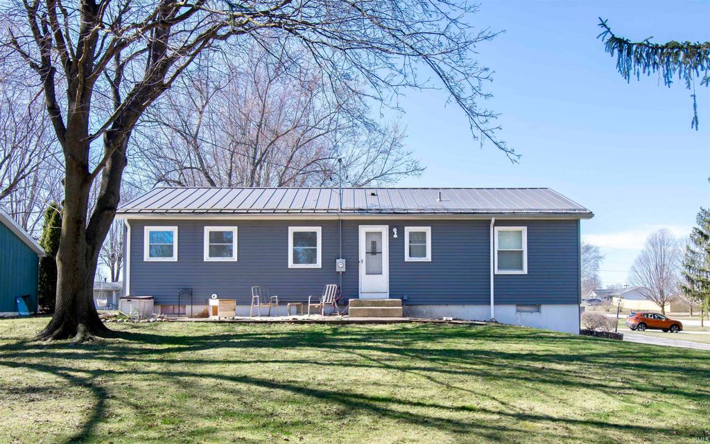Photo of 522 N Meadow Lane, Kendallville, IN 46755 (MLS # 202607712)