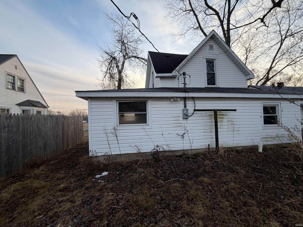 Photo of 105 N 2Nd Avenue, Jonesboro, IN 46938 (MLS # 202605741)